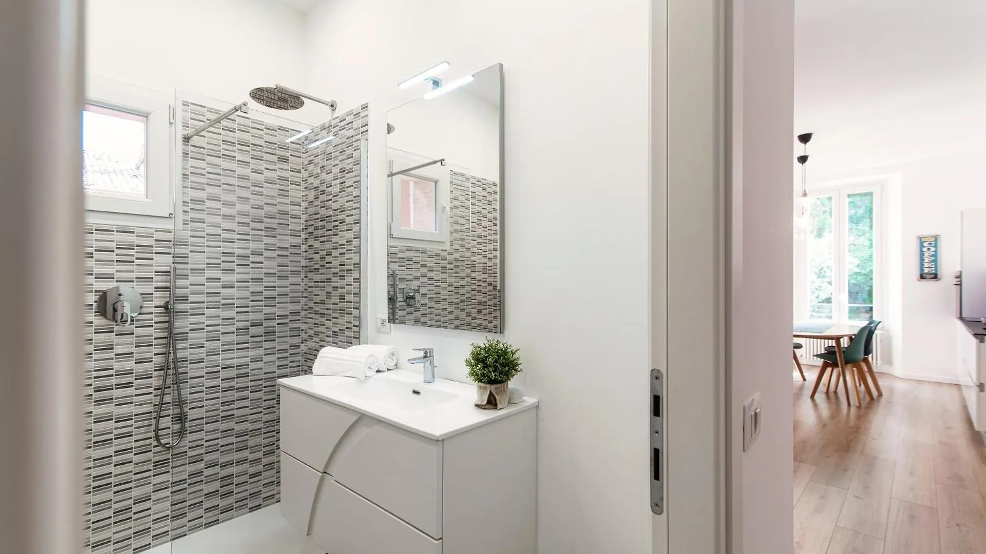 Dolce - By Myhomeincomo Apartment